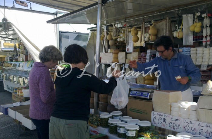 visiting weekly open market